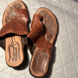 Born leather toe sandals